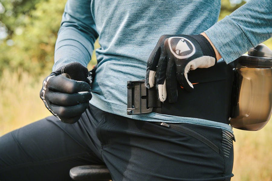Fidlock Hip Belt Double Bottle Base - Black - The Lost Co. - FIDLOCK - HB - 20001 - P0001(BLK) - 4251207404825 -