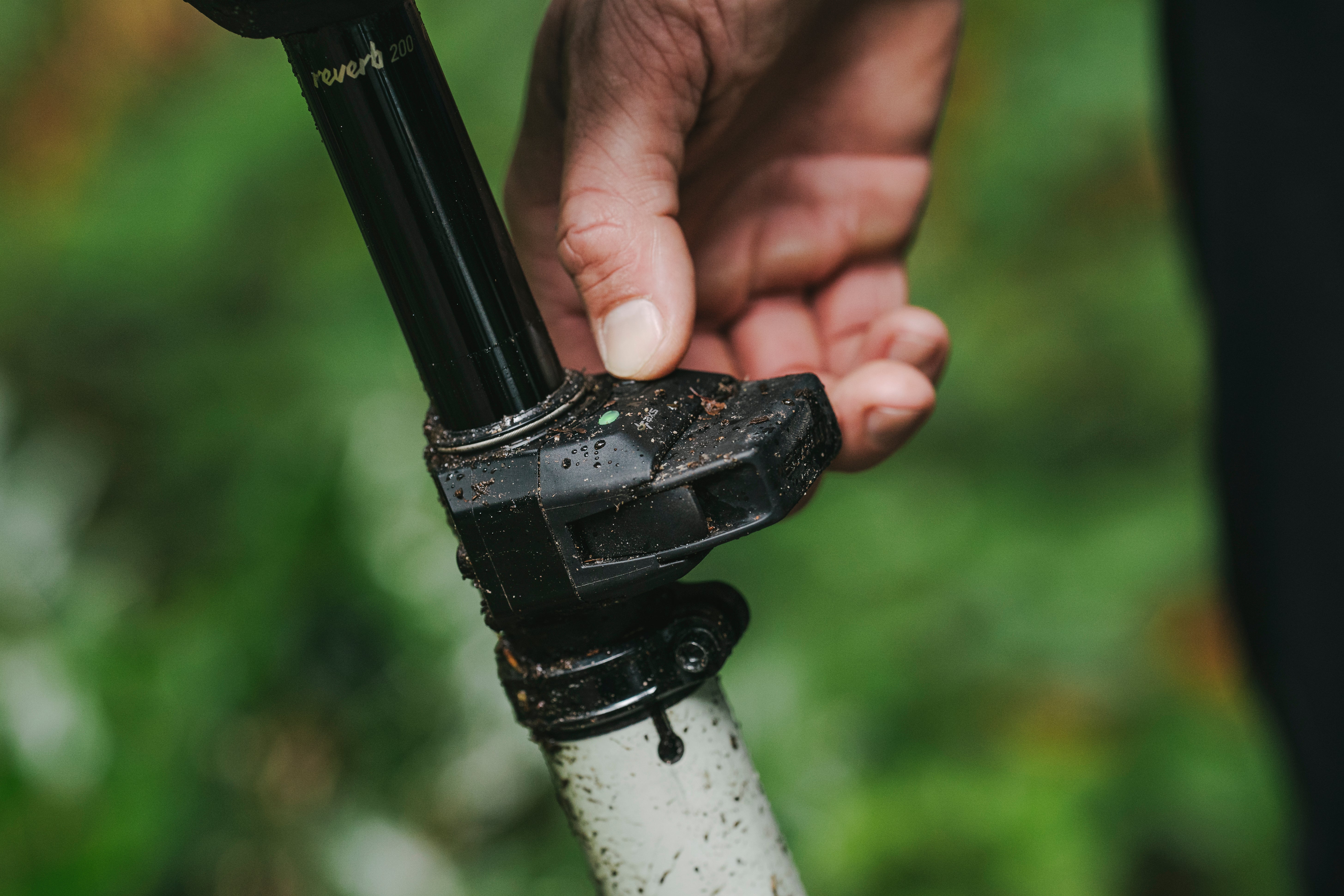 RockShox Reverb AXS - B1 – The Lost Co.